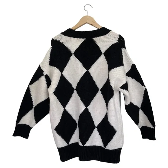 NWOT. Mango Rhombus Pattern Knit V-Neck Sweater. Black and White. Size: Medium - Picture 7 of 9